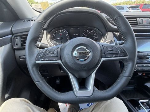 Used 2017 Nissan Rogue SV w/ Midnight Edition AWD/4WD image 19