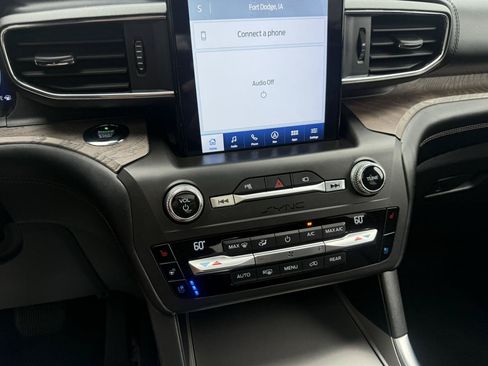 Used 2020 Ford Explorer Platinum w/ Premium Technology Package AWD/4WD image 24