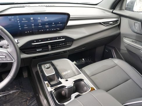 Used 2025 Buick Enclave Preferred image 21