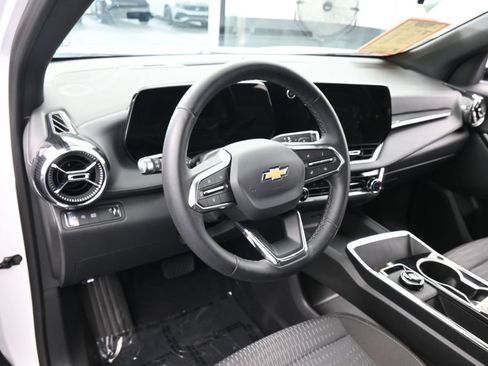 Used 2026 Chevrolet Equinox LT FWD image 11