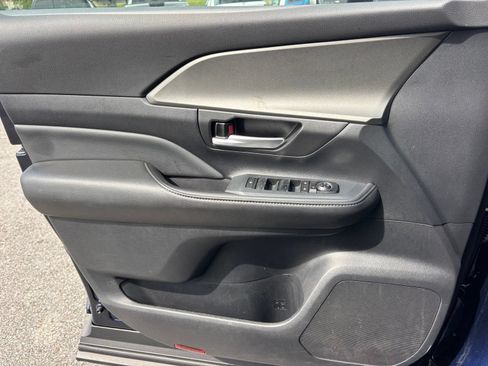 Used 2025 Toyota Grand Highlander FWD image 12