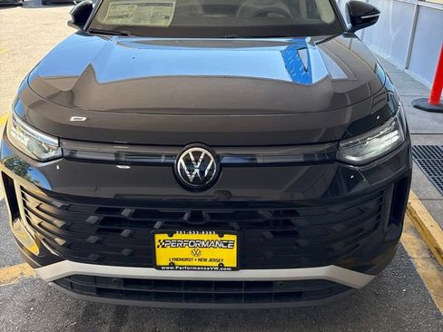 New 2026 Volkswagen Tiguan SE AWD/4WD image 1