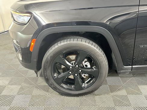 Used 2023 Jeep Grand Cherokee Altitude RWD image 11