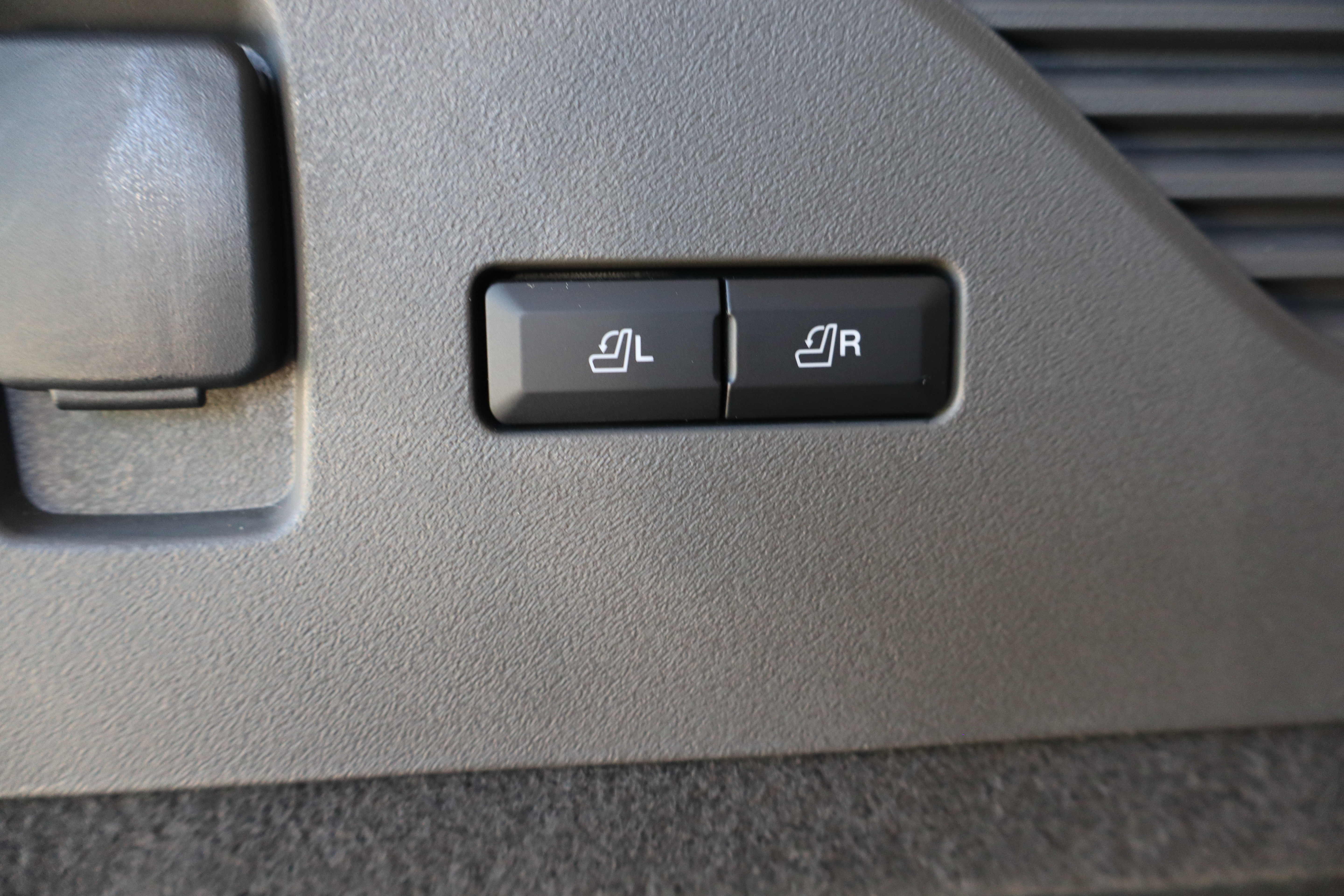 Used 2024 Lincoln Nautilus Premier AWD/4WD image 23