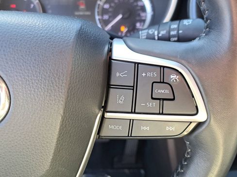 Used 2023 Toyota Highlander XSE image 23