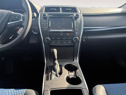 Used 2016 Toyota Camry SE image 11
