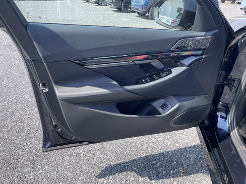 New 2026 BMW 550e xDrive image 9