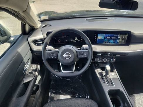 Used 2025 Nissan Kicks SV FWD image 6