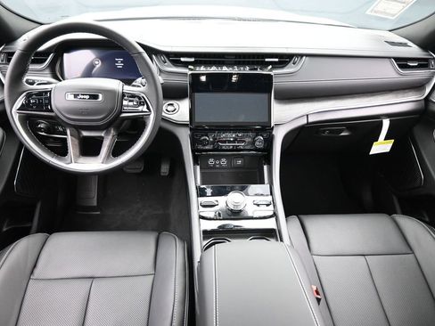 Used 2024 Jeep Grand Cherokee Overland w/ Luxury Tech Group IV image 35