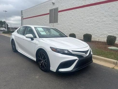 Certified 2024 Toyota Camry SE FWD image 1