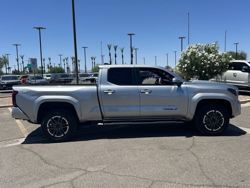 Used 2025 Toyota Tacoma TRD Sport AWD/4WD image 6
