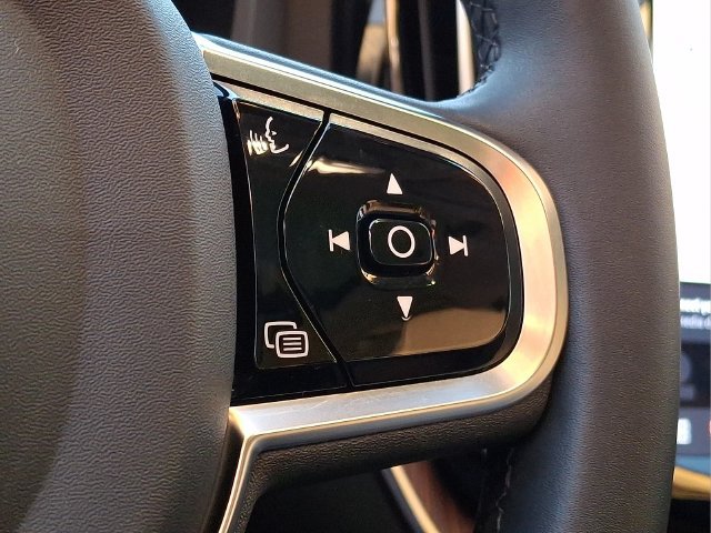 Certified 2024 Volvo XC60 B5 Plus w/ Protection Package Premier AWD/4WD image 19