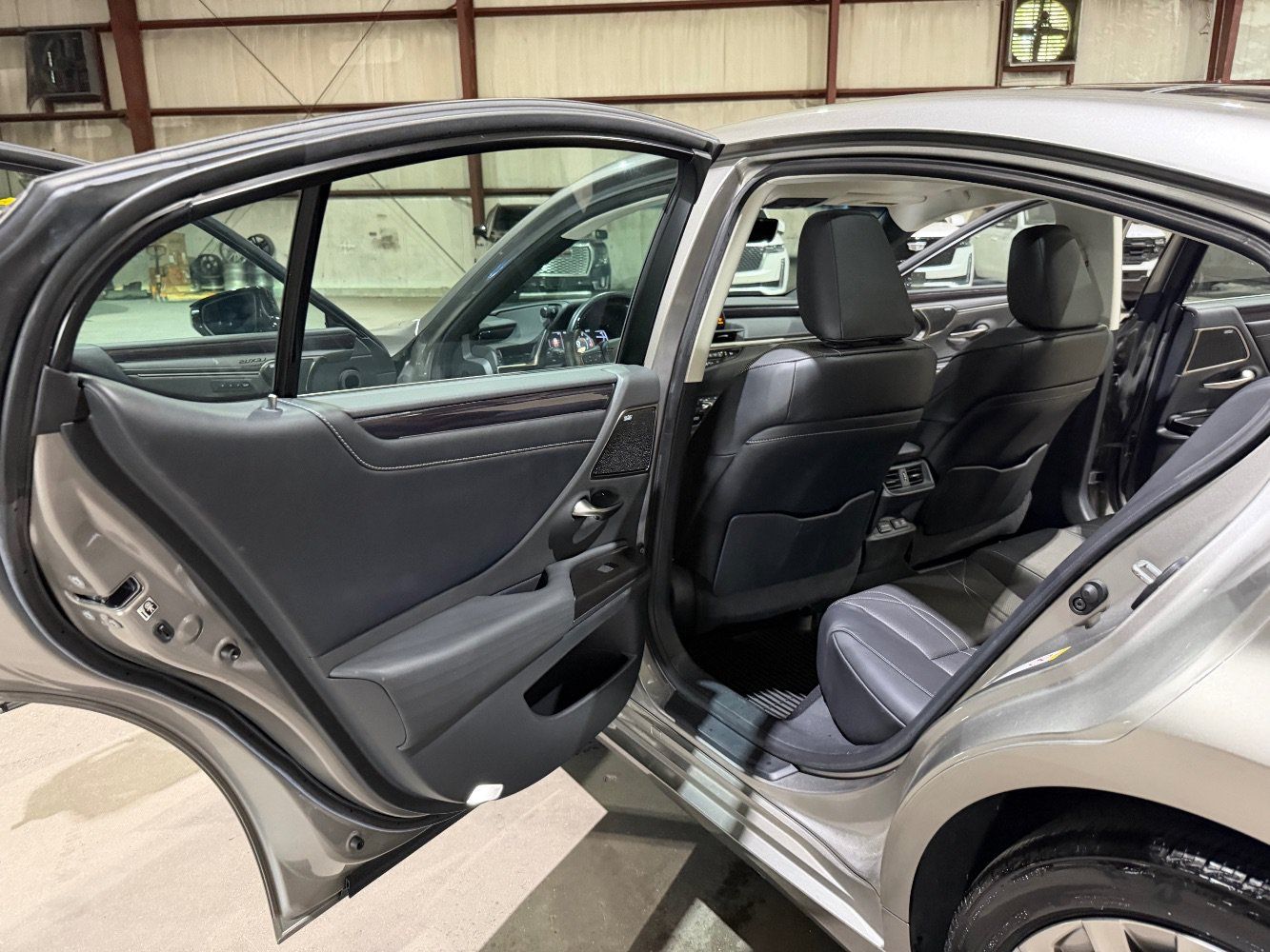 Used 2019 Lexus ES 350 w/ Accessory Package FWD image 16