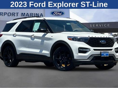 Certified 2023 Ford Explorer ST-Line w/ Class IV Trailer Tow Package RWD image 2
