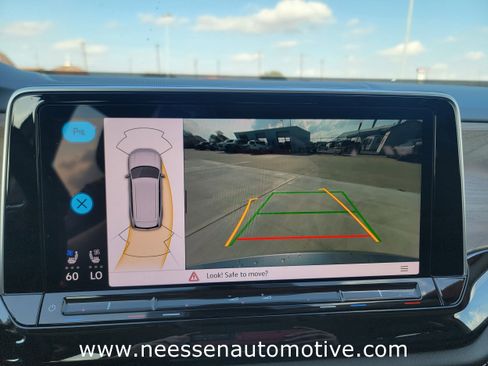 Used 2024 Volkswagen Atlas SE image 25