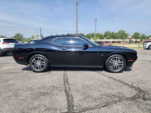 Used 2018 Dodge Challenger GT AWD/4WD image 4