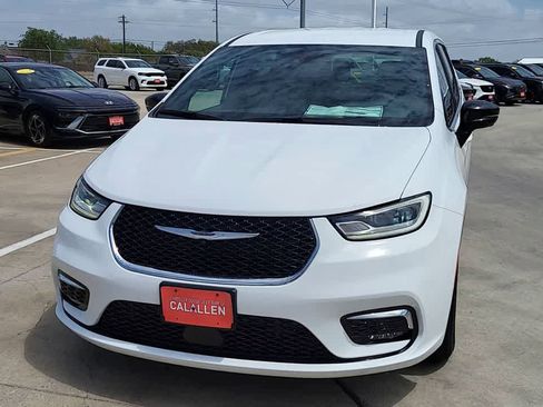 New 2026 Chrysler Pacifica Select FWD image 3