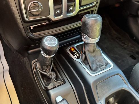 Used 2021 Jeep Wrangler Sport AWD/4WD image 30
