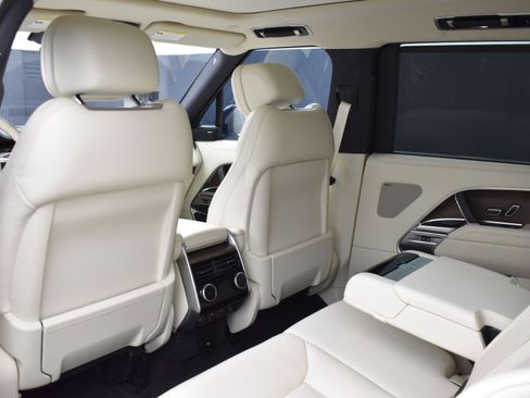 Used 2023 Land Rover Range Rover Long Wheelbase SE image 9
