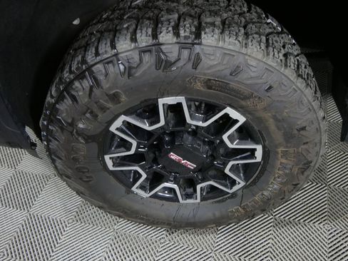 Used 2025 GMC Sierra 3500 Denali Ultimate AWD/4WD image 9