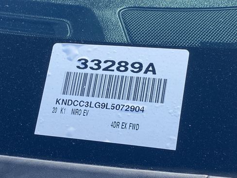 Used 2020 Kia Niro EX image 32