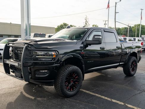 Used 2023 RAM 2500 Limited AWD/4WD image 2