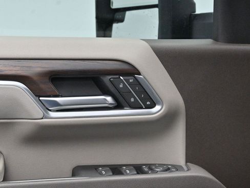 Used 2025 GMC Sierra 2500 SLT w/ SLT Premium Package image 12