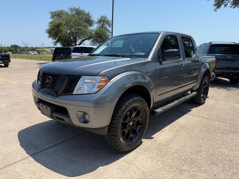 Used 2021 Nissan Frontier SV w/ Midnight Edition Floor Mats image 3