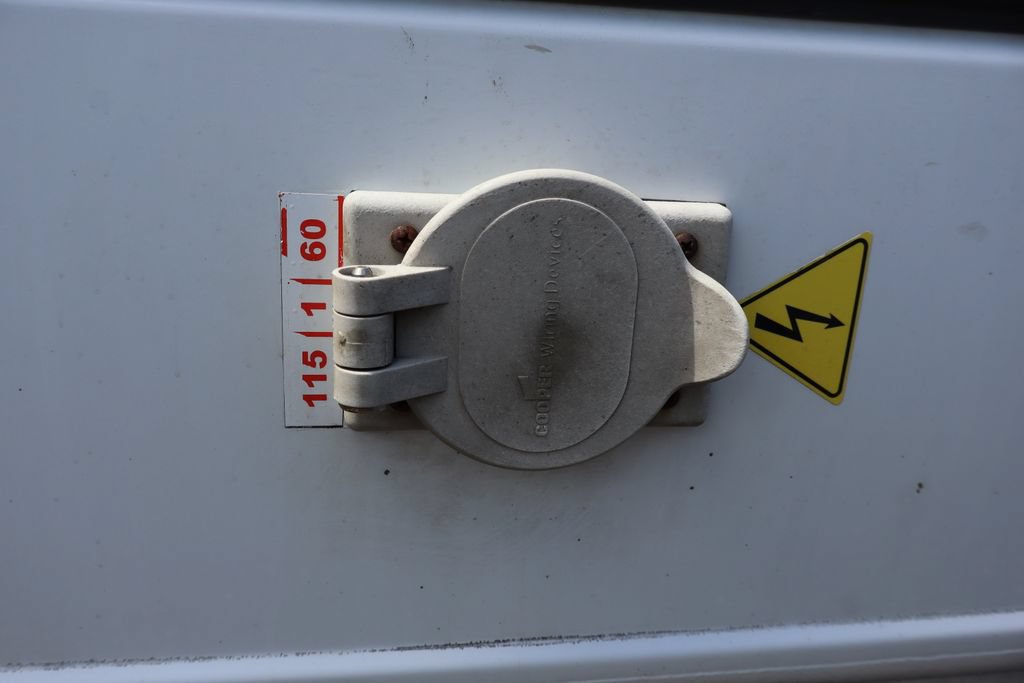 Used 2015 Mercedes-Benz Sprinter 2500 image 41