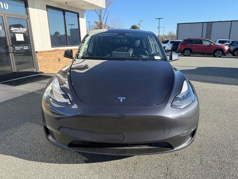 Used 2024 Tesla Model Y Long Range image 9