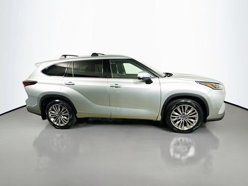 Certified 2024 Toyota Highlander Platinum AWD/4WD image 28