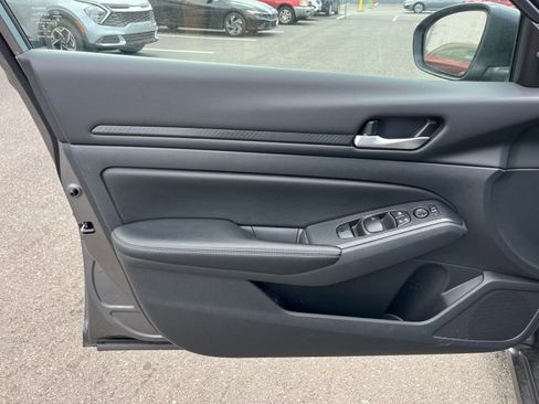 Used 2025 Nissan Altima 2.5 SV image 18