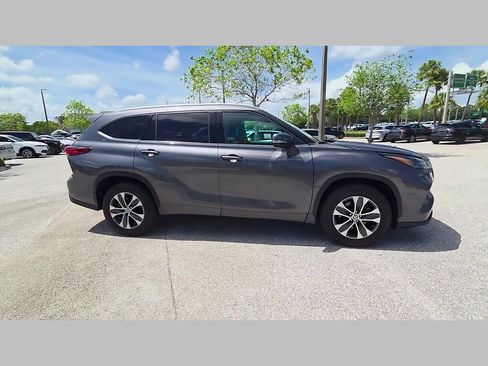 Used 2022 Toyota Highlander XLE FWD image 35