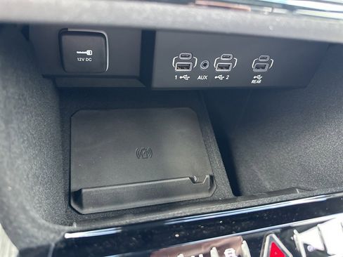 New 2024 Jeep Wagoneer Series III w/ Rear Seat Video Group 1 image 34