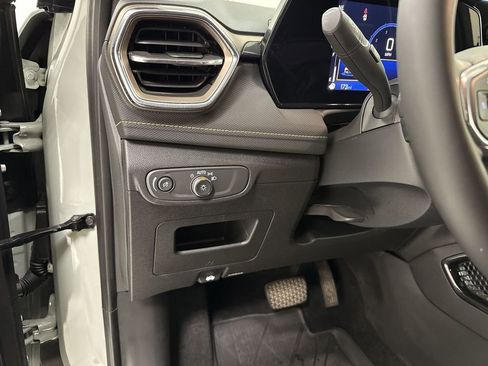 Used 2025 Chevrolet TrailBlazer ACTIV w/ Driver Confidence Package image 18