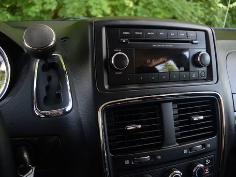 Used 2014 Dodge Grand Caravan American Value Package FWD image 9