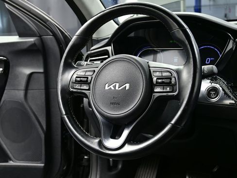 Used 2022 Kia Niro EX w/ Cold Weather Package image 4