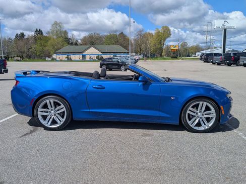 Used 2018 Chevrolet Camaro LT RWD image 8