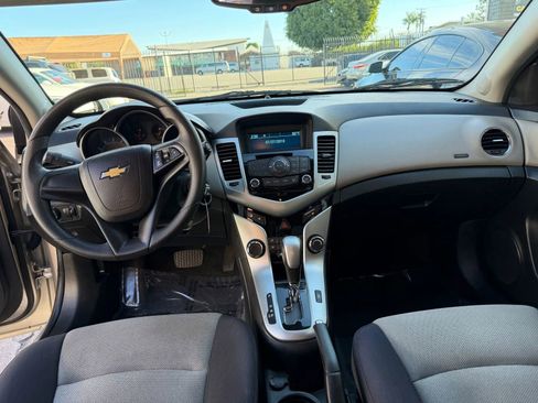 Used 2014 Chevrolet Cruze LS image 35