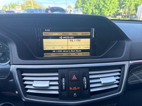 Used 2010 Mercedes-Benz E 550 4MATIC Sedan image 26