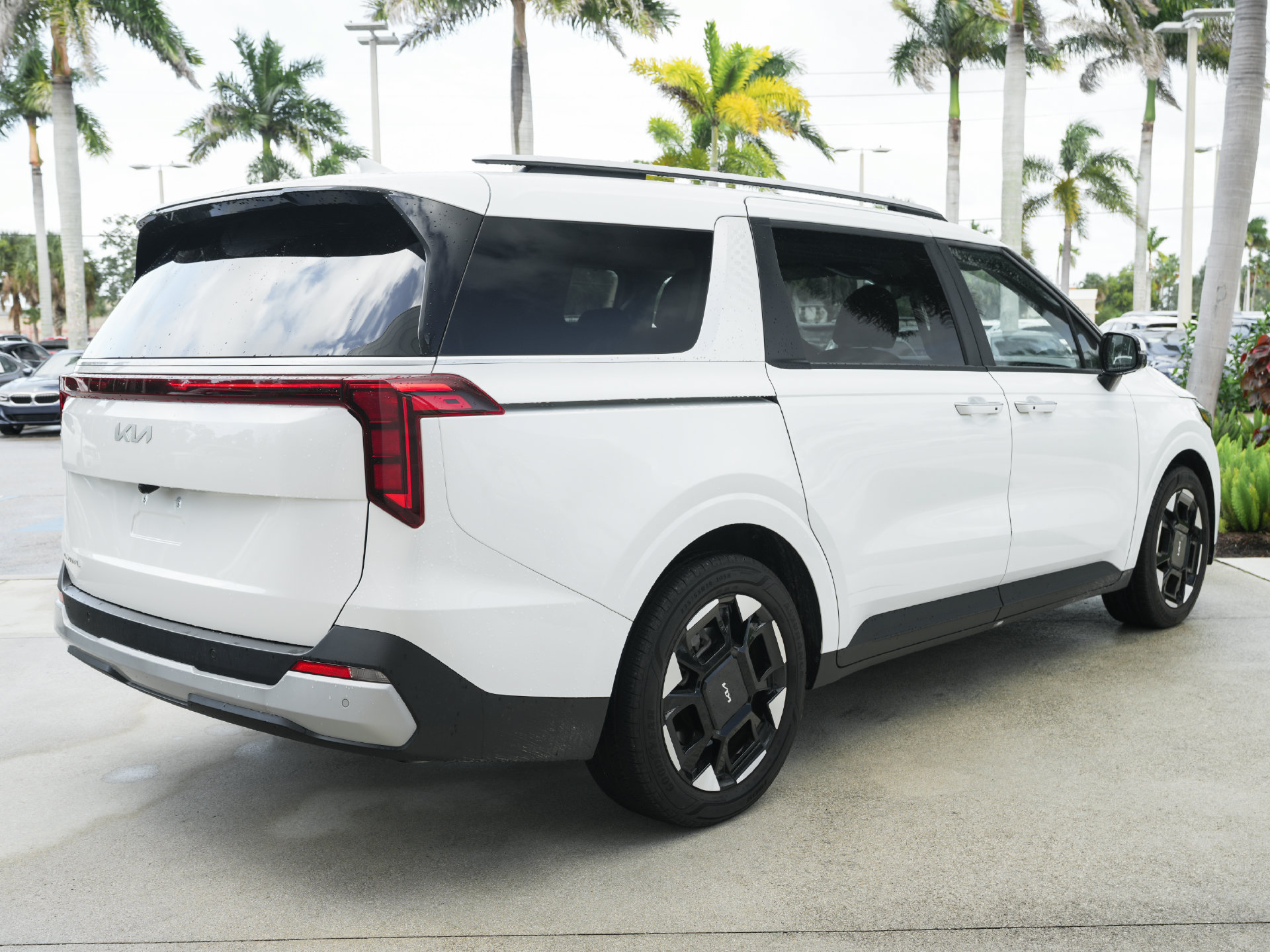 Used 2026 Kia Carnival EX FWD image 14