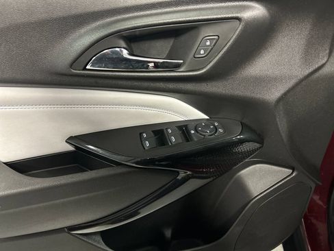 Used 2025 Chevrolet Trax LT w/ LT Convenience Package FWD image 12