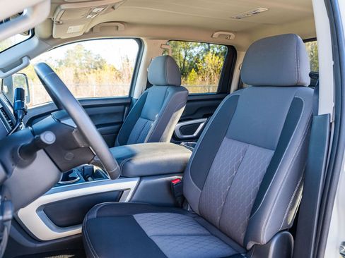 Used 2024 Nissan Titan SV w/ SV Convenience Package image 20