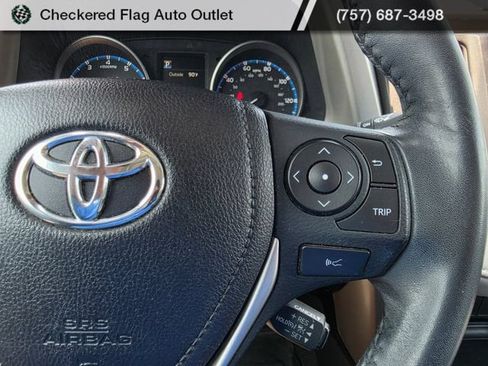 Used 2017 Toyota RAV4 XLE AWD/4WD image 26