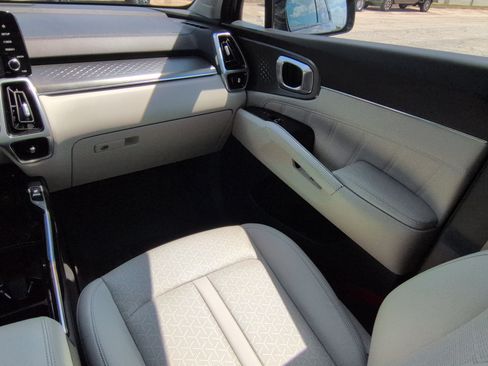 Used 2023 Kia Sorento SX AWD/4WD image 15