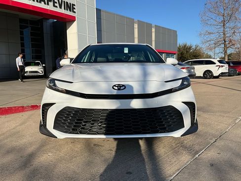 New 2026 Toyota Camry SE image 3
