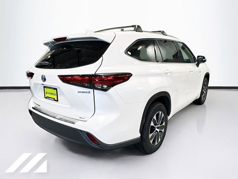 Used 2020 Toyota Highlander XLE image 5