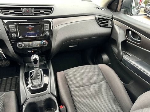 Used 2020 Nissan Rogue Sport S image 13