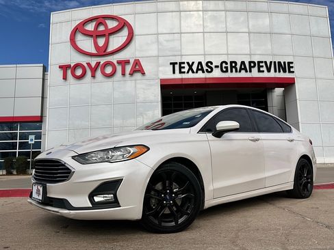 Used 2019 Ford Fusion SE w/ Equipment Group 151A image 2