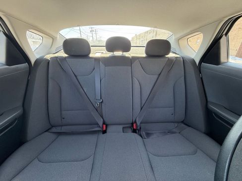 Used 2025 Kia K4 LXS image 37